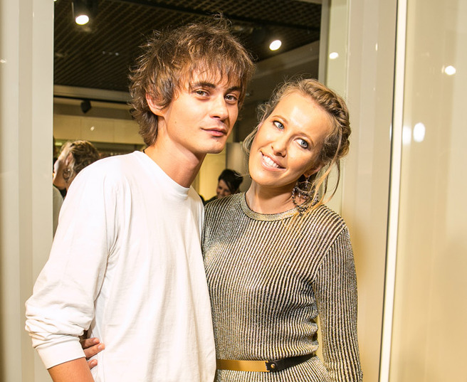 ����� ����