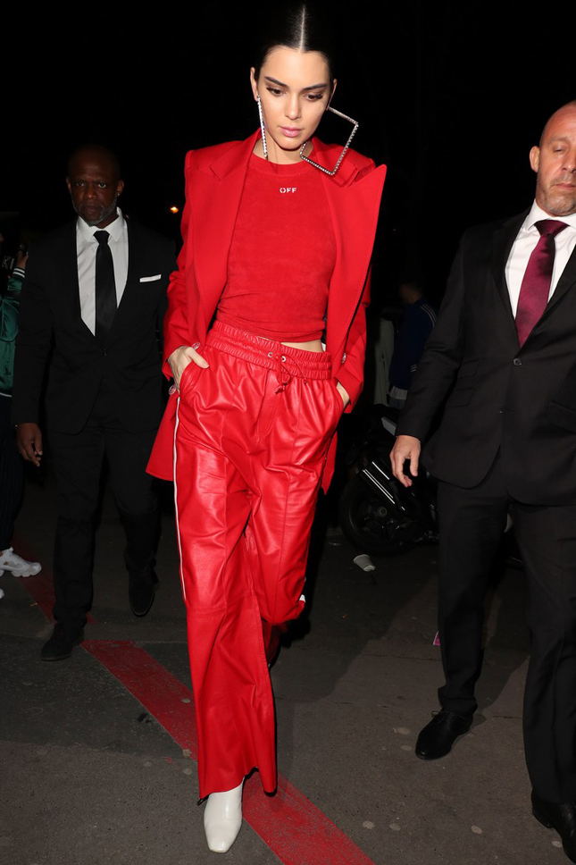 ������� ������� � Off-White � ������