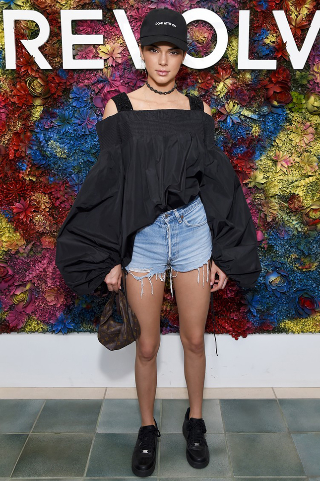 ������� ������� � ���� Dries Van Noten, ����� Nike � � ������ Louis Vuitton �� ��������� Coachella