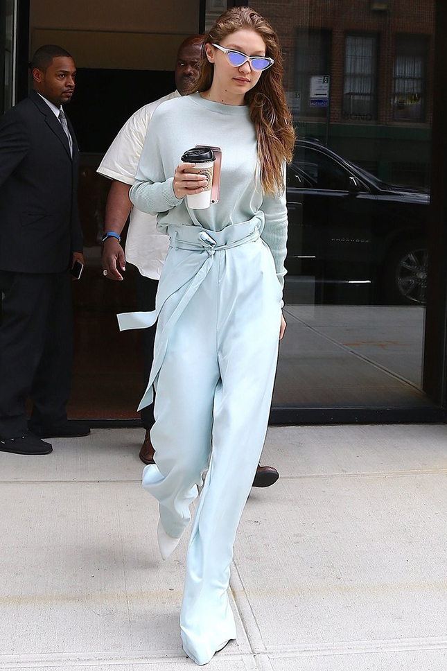 ������ ����� � ������� Sally LaPointe � ���-�����