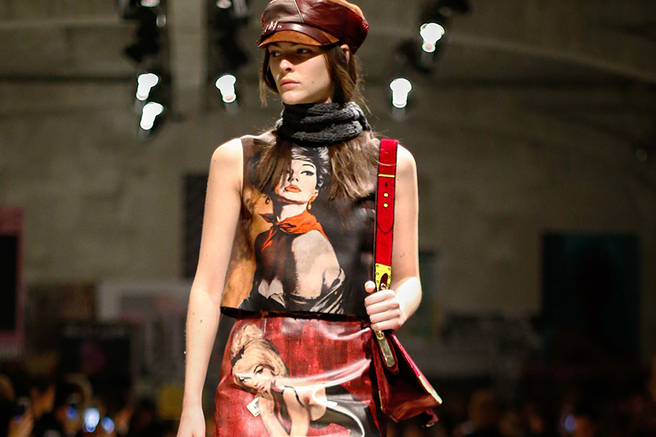 �������� � �������� Prada Poster Girl � ����