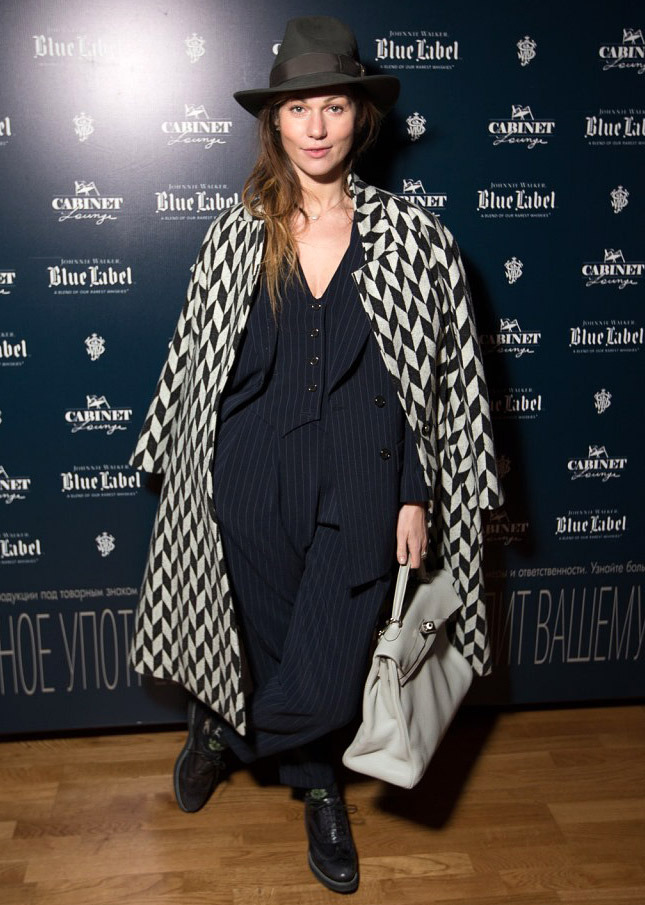 ������� ������� � ������ Vika Gazinskaya, ������� Oksana On X Trends-Brands � ������ Dunhill � ������